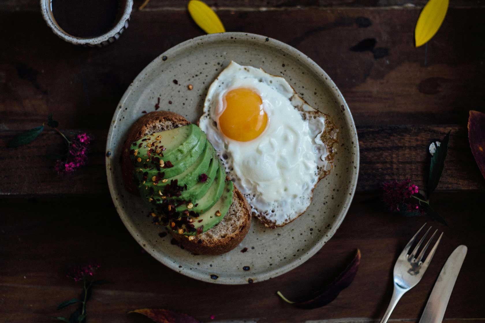 Des œufs au plat inratable à la poêle